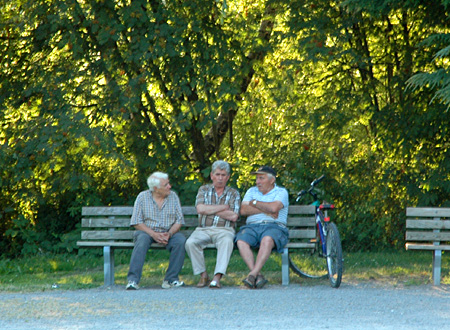 3 old men on park bench